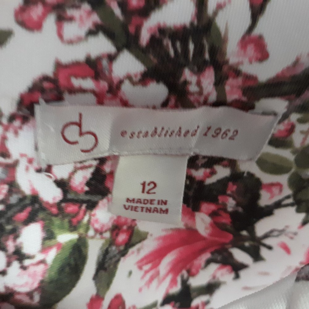 Dress Barn Floral Dress. - Picture 4 of 5